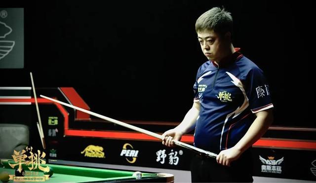 生踢足球的 生踢足球的