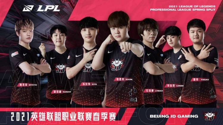 操场上和小 操场上和小