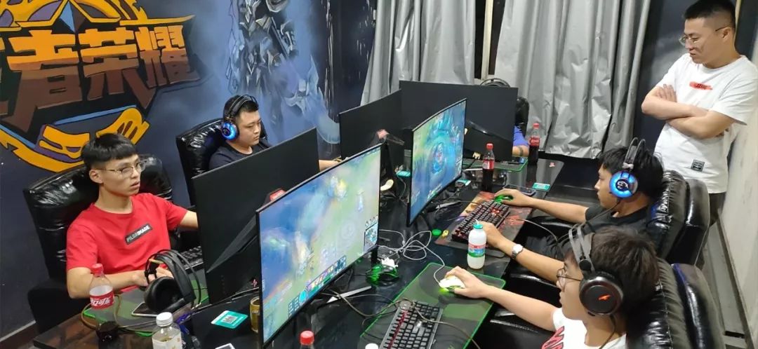 更是用行动 更是用行动